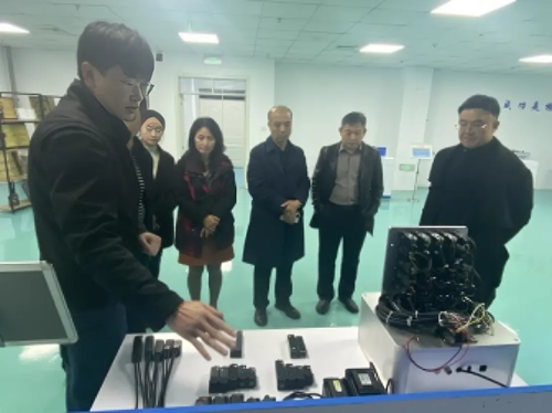 中科伺易迎多位權(quán)威專(zhuān)家蒞臨參觀(guān)，產(chǎn)品實(shí)力獲高度肯定與熱切關(guān)注